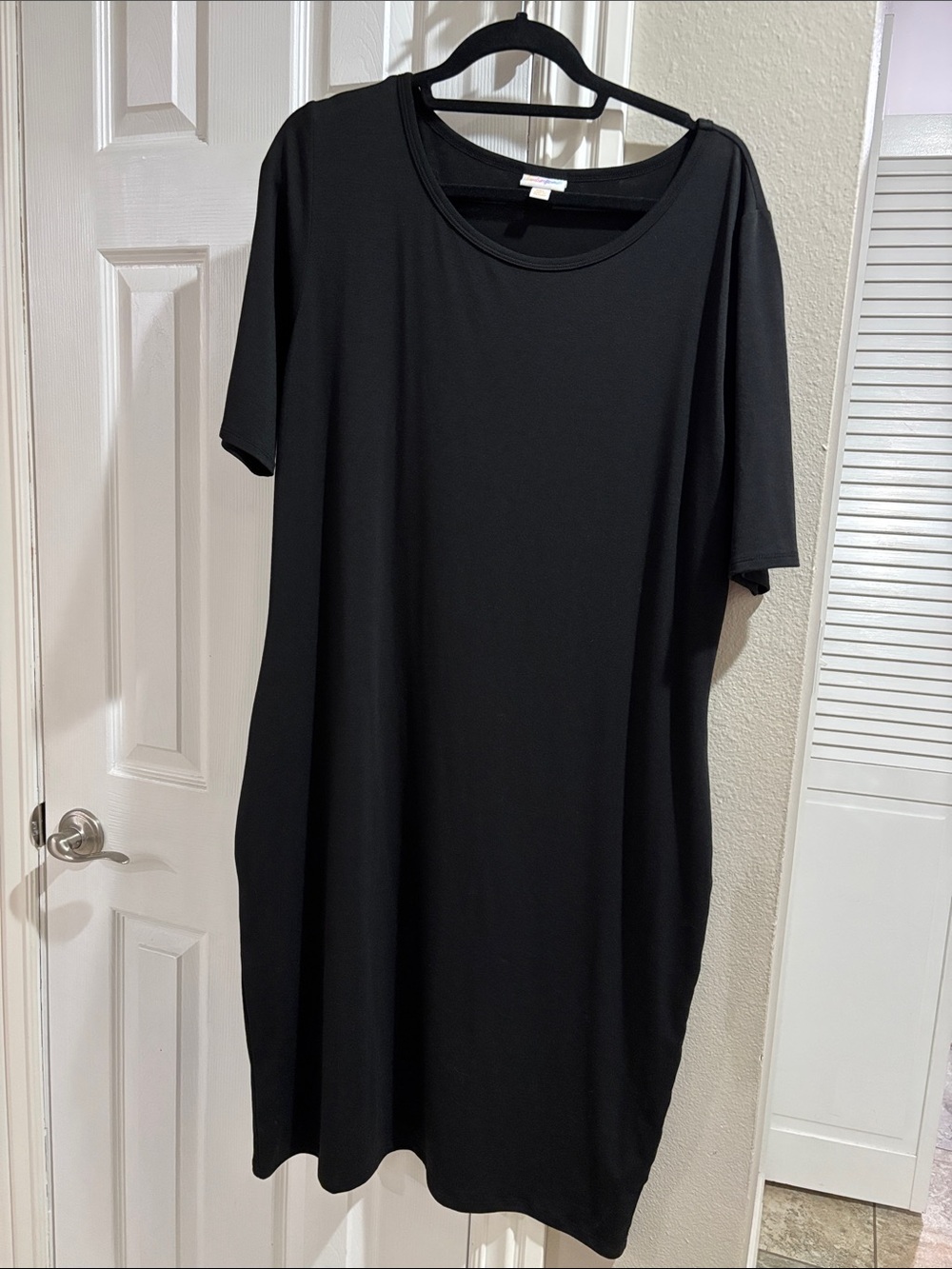 Black Women’s Short Sleeve Shift Dress